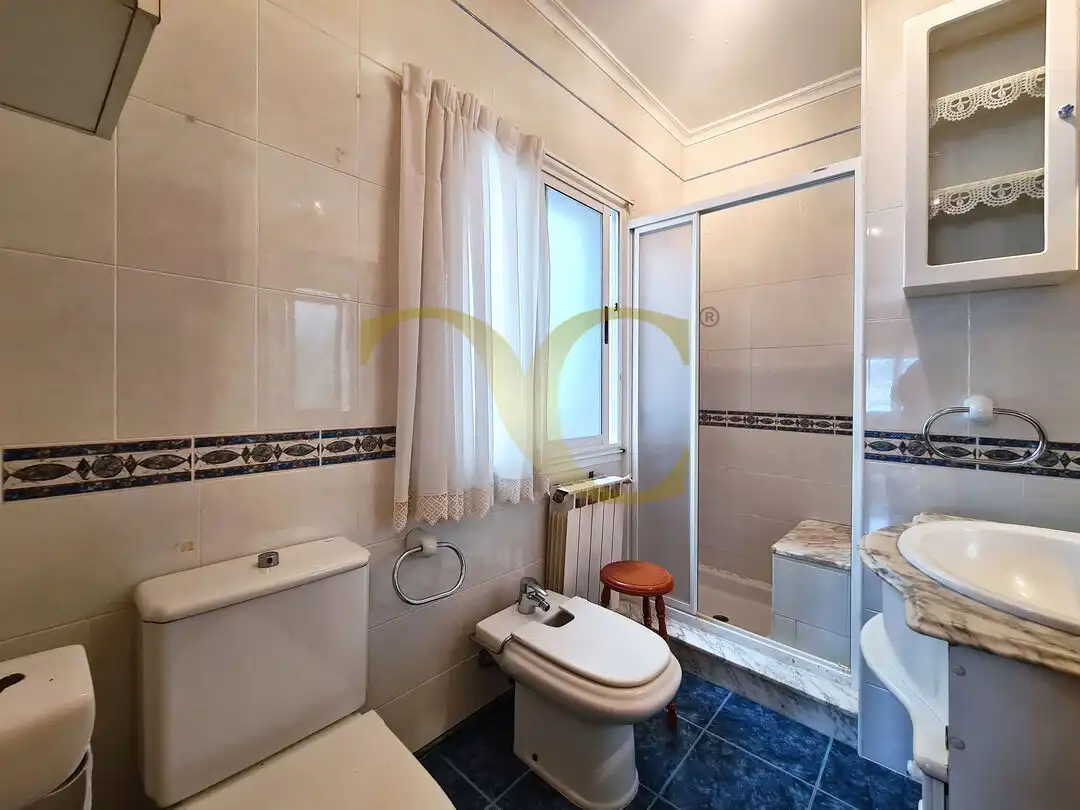 Baño de Piso en venta en Ribadesella con Calefacción y Trastero