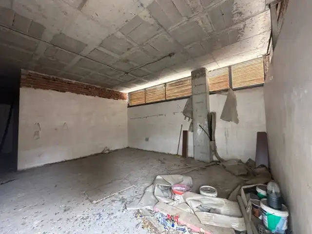 Local en venda en L'Hospitalet de Llobregat amb Terrassa i Alarma