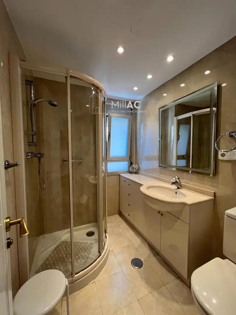 Baño de Piso en venta en Madrid con Aire acondicionado, Calefacción y Terraza