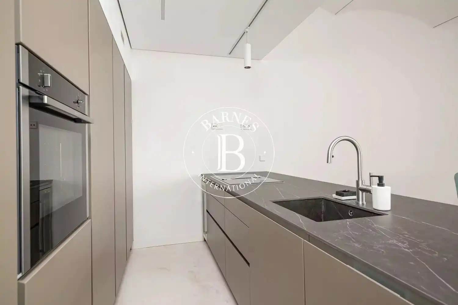 Kitchen of Flat for rent in Madrid  with Air Conditioner, Heating and Storage room