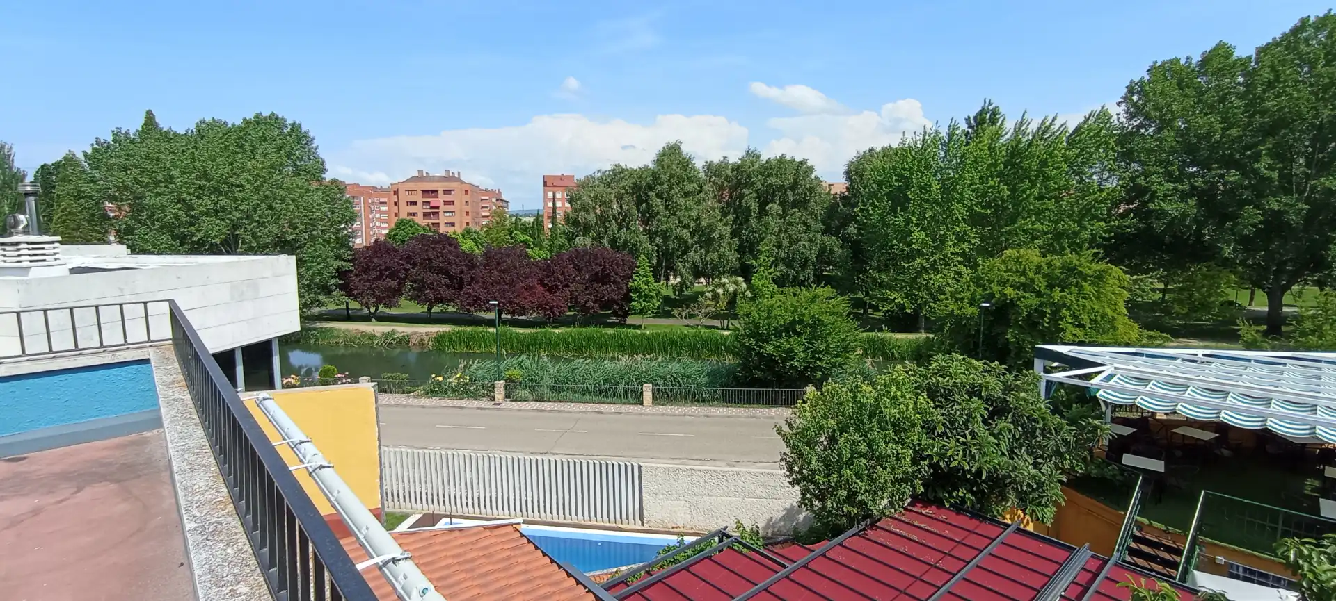 Piscina de Casa o xalet en venda en Valladolid amb Aire condicionat, Calefacció i Jardí privat