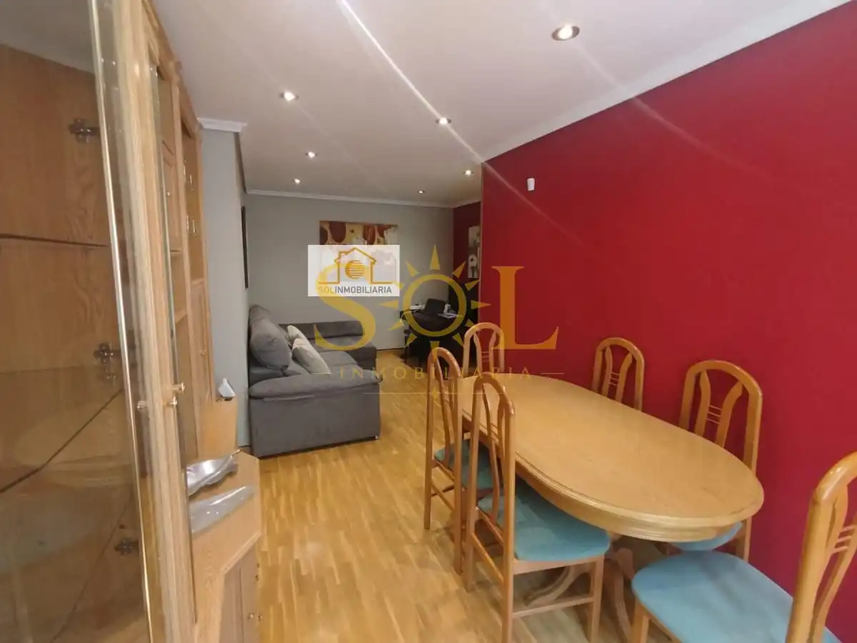 Comedor de Piso en venta en Ponferrada con Calefacción, Parquet y Trastero