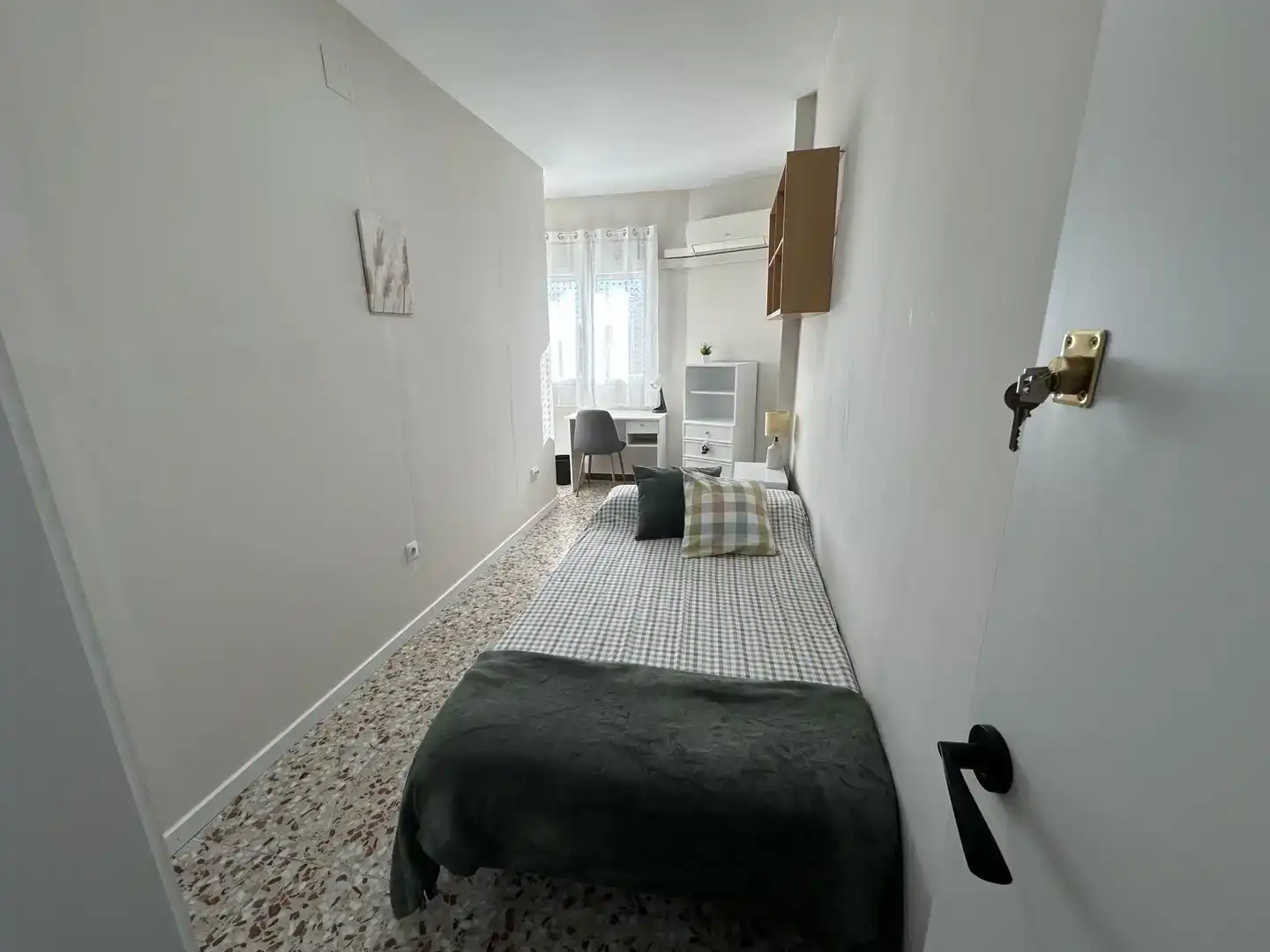 Bedroom of Flat for share in Alcázar de San Juan  with Air Conditioner, Furnished and Balcony