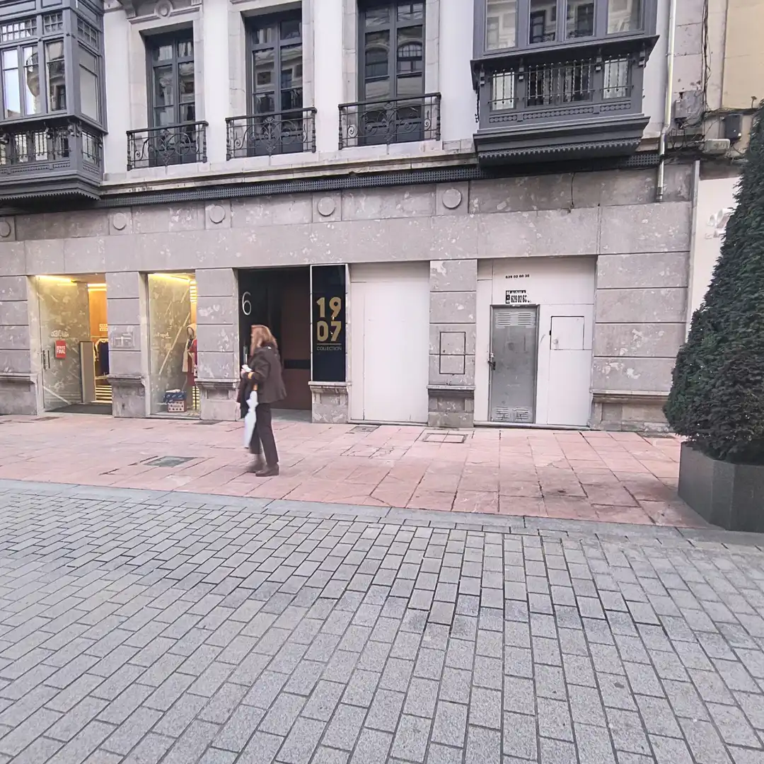 Vista exterior de Local de lloguer en Oviedo 