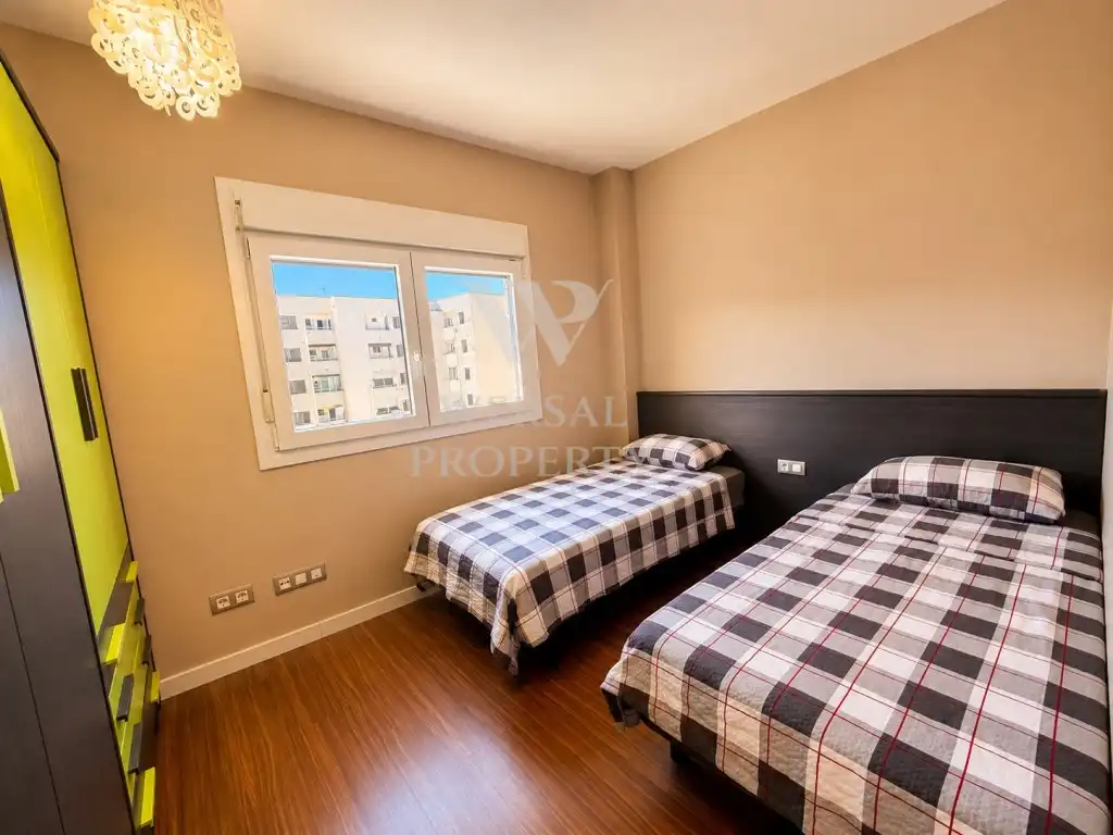 Schlafzimmer von Wohnungen zum Verkauf in Salou mit Klimaanlage, Privatgarten und Möbliert