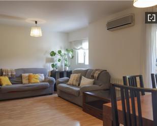 Living room of Flat to rent in  Madrid Capital  with Air Conditioner and Balcony