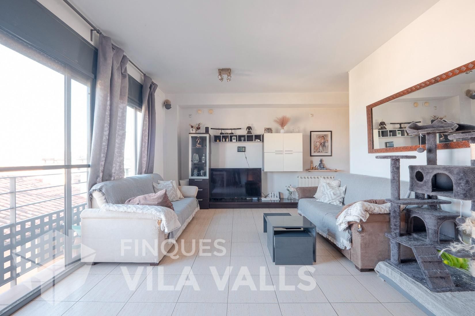Sala d'estar de Casa adosada en venda en Sant Feliu de Codines amb Aire condicionat, Calefacció i Balcó