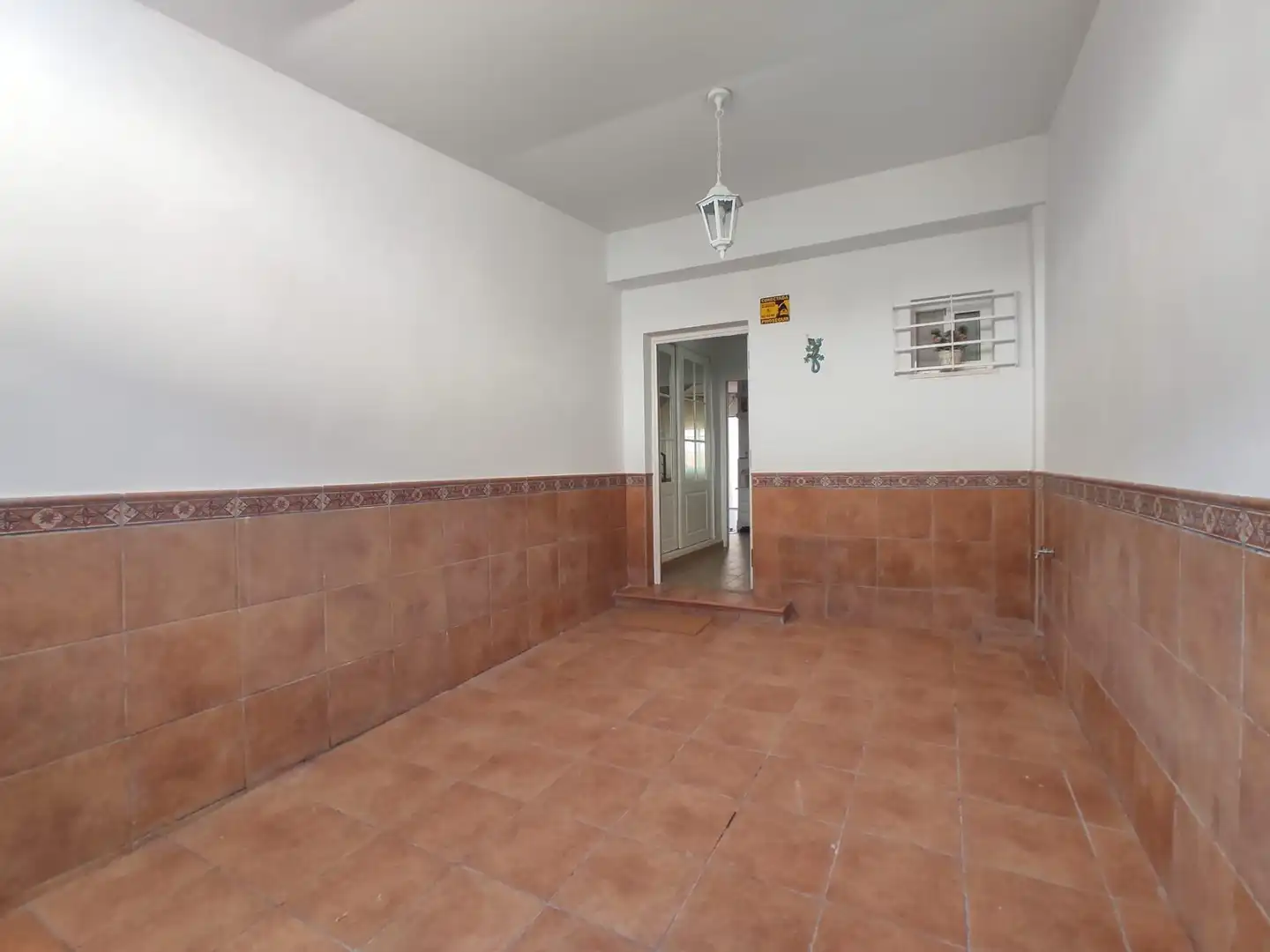 Casa adosada de lloguer en Dos Hermanas amb Aire condicionat, Jardí privat i Moblat
