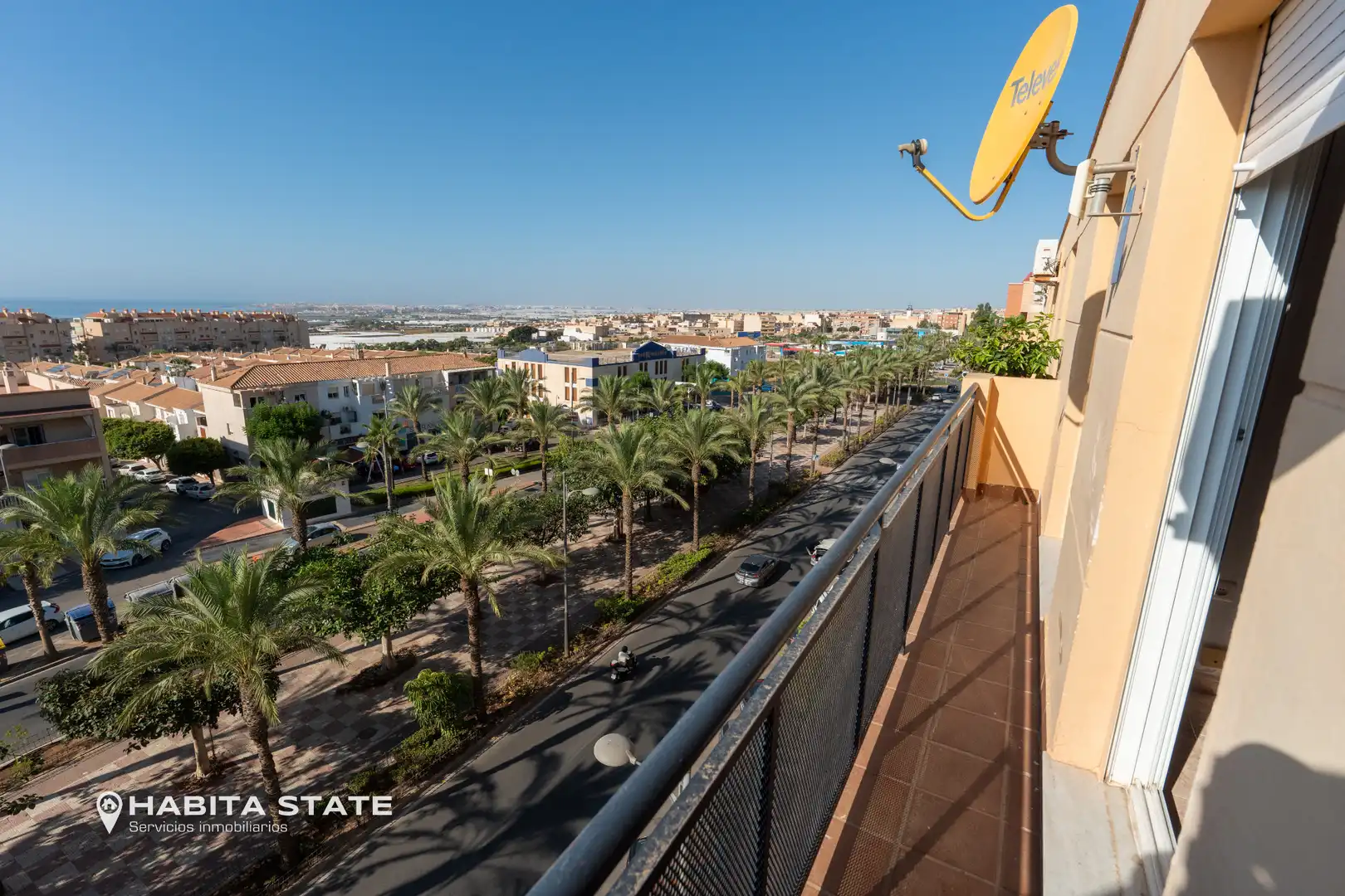 Vista exterior de Piso en venta en Roquetas de Mar con Aire acondicionado, Amueblado y Balcón
