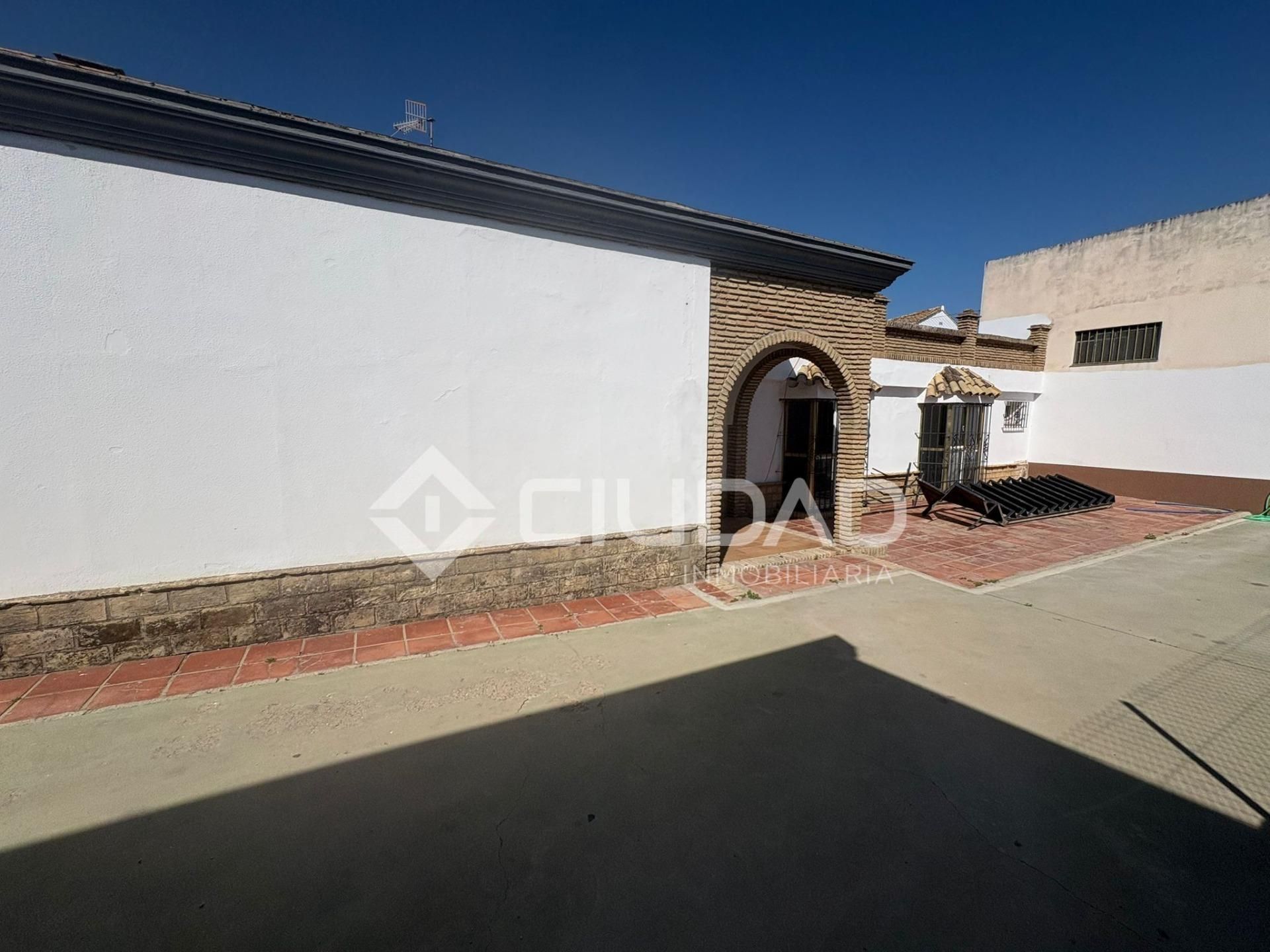 Vista exterior de Casa o xalet en venda en Sanlúcar de Barrameda amb Terrassa