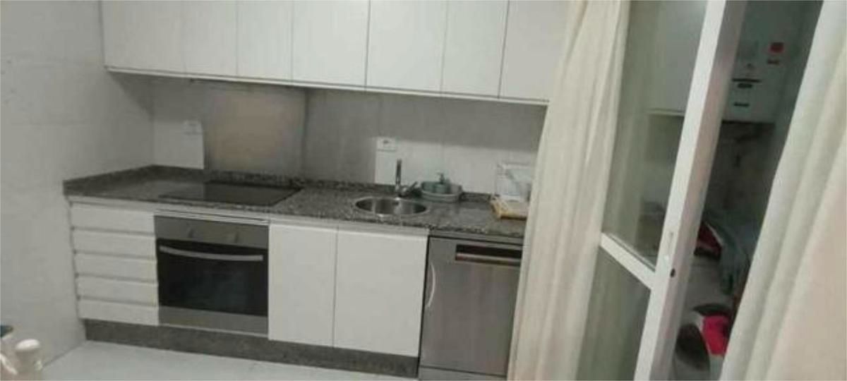 Cuina de Pis de lloguer en Ourense Capital  amb Calefacció, Parquet i Terrassa
