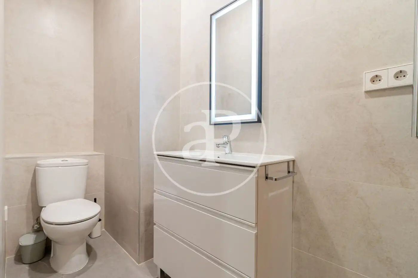Badezimmer von Wohnung zur Miete in Madrid mit Klimaanlage, Heizung und Möbliert
