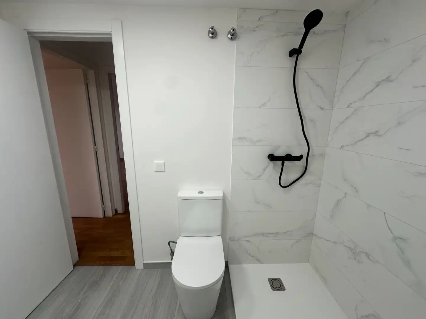 Baño de Piso en venta en Valencia con Parquet, Terraza y Balcón