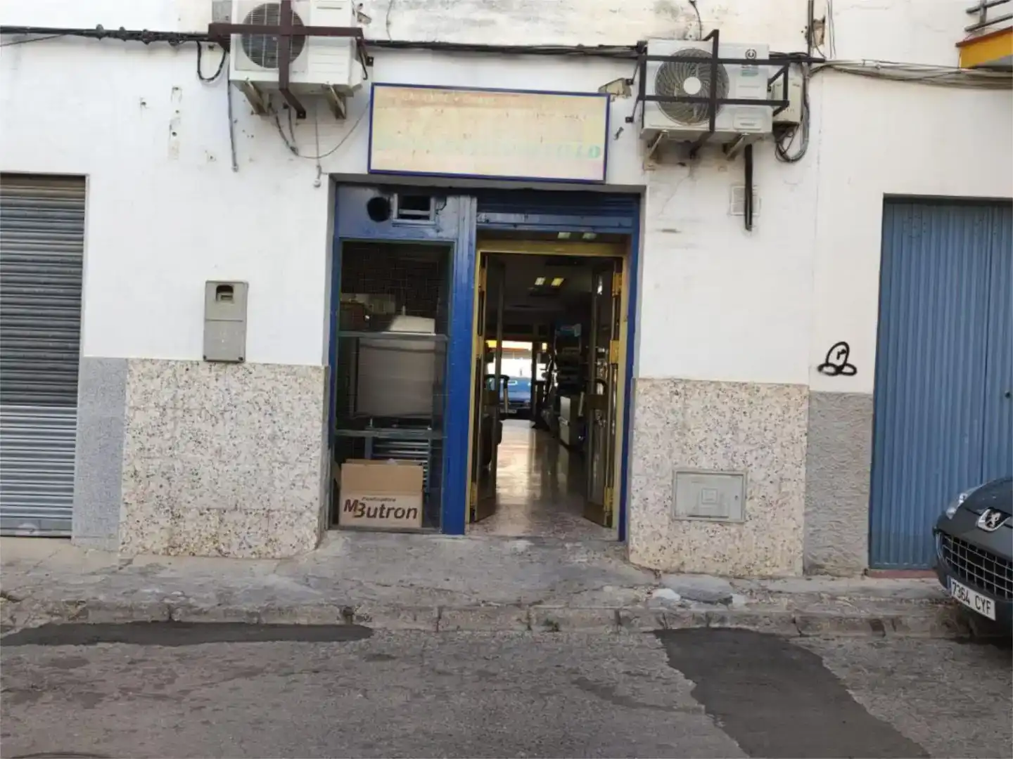 Local de lloguer en Este - Alcosa- Torreblanca