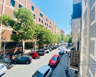Vista exterior de Estudi de lloguer en  Madrid Capital amb Aire condicionat, Calefacció i Moblat