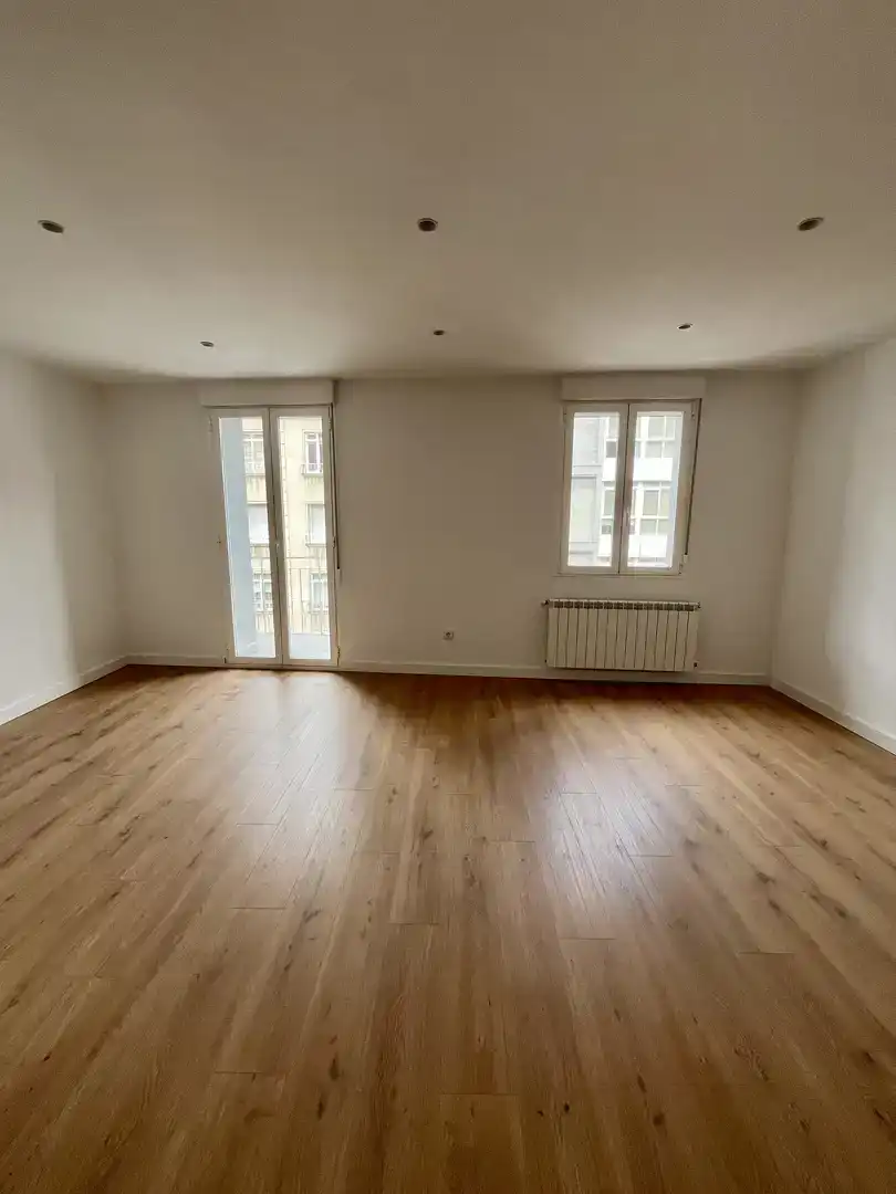 Sala de estar de Piso en venta en Ourense Capital  con Parquet y Balcón