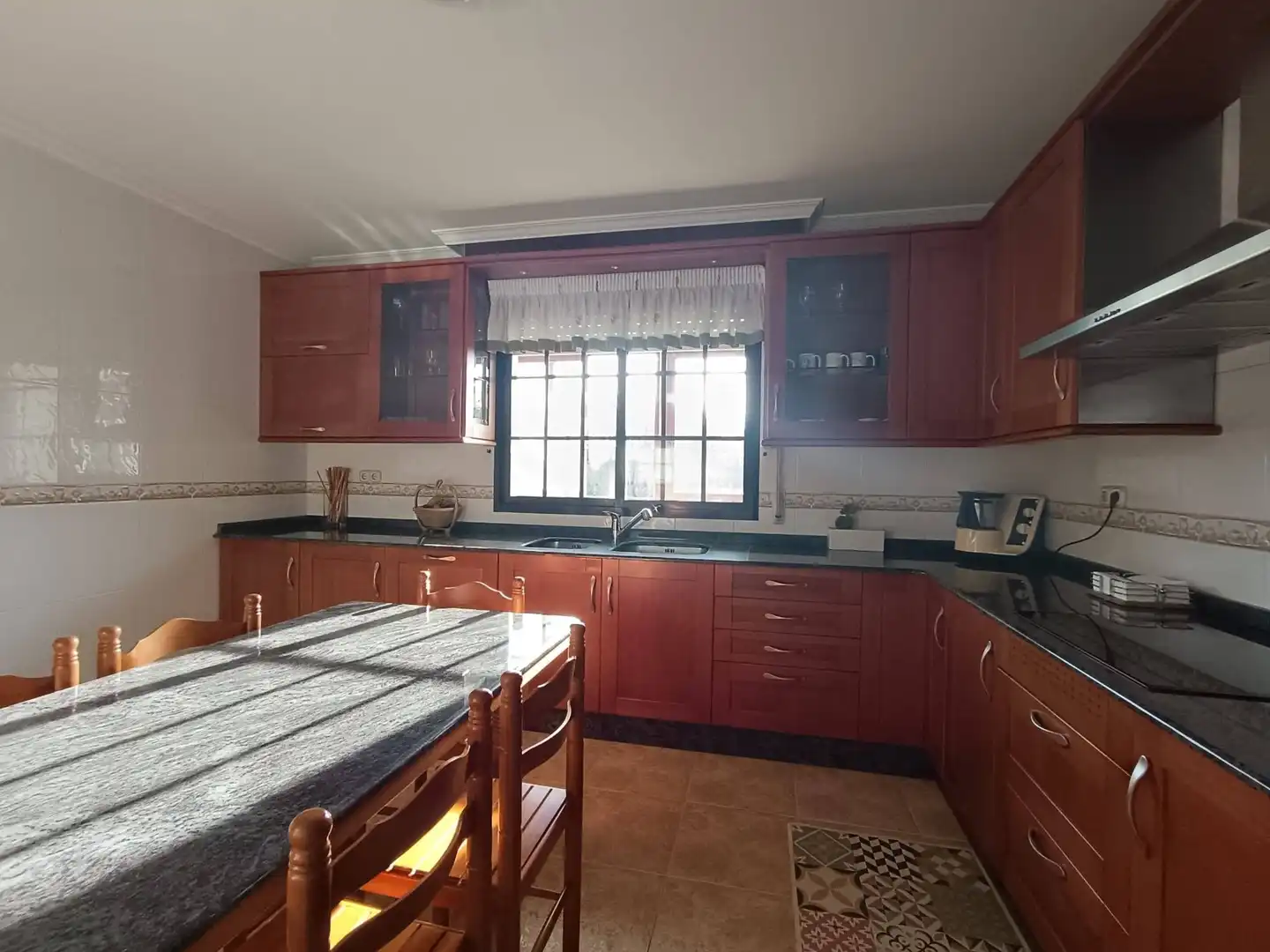 Küche von Wohnung zum Verkauf in Touro mit Privatgarten, Terrasse und Abstellraum