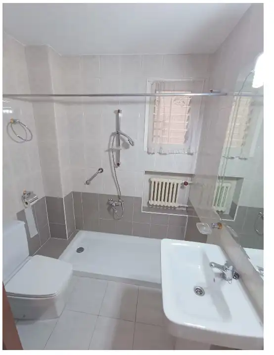Baño de Piso en venta en Zaragoza con Calefacción, Terraza y Trastero