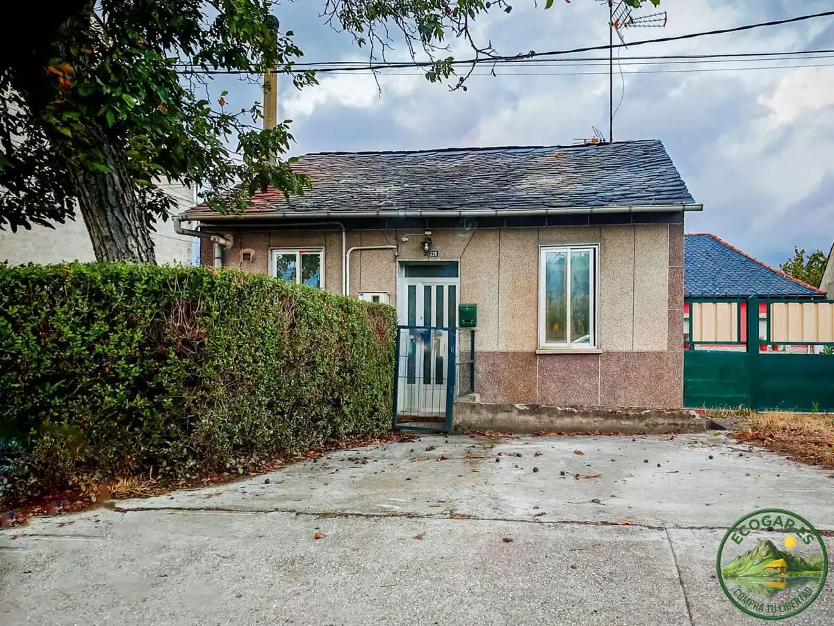 Außenansicht von Haus oder Chalet zum Verkauf in Ponferrada mit Heizung, Privatgarten und Parkett