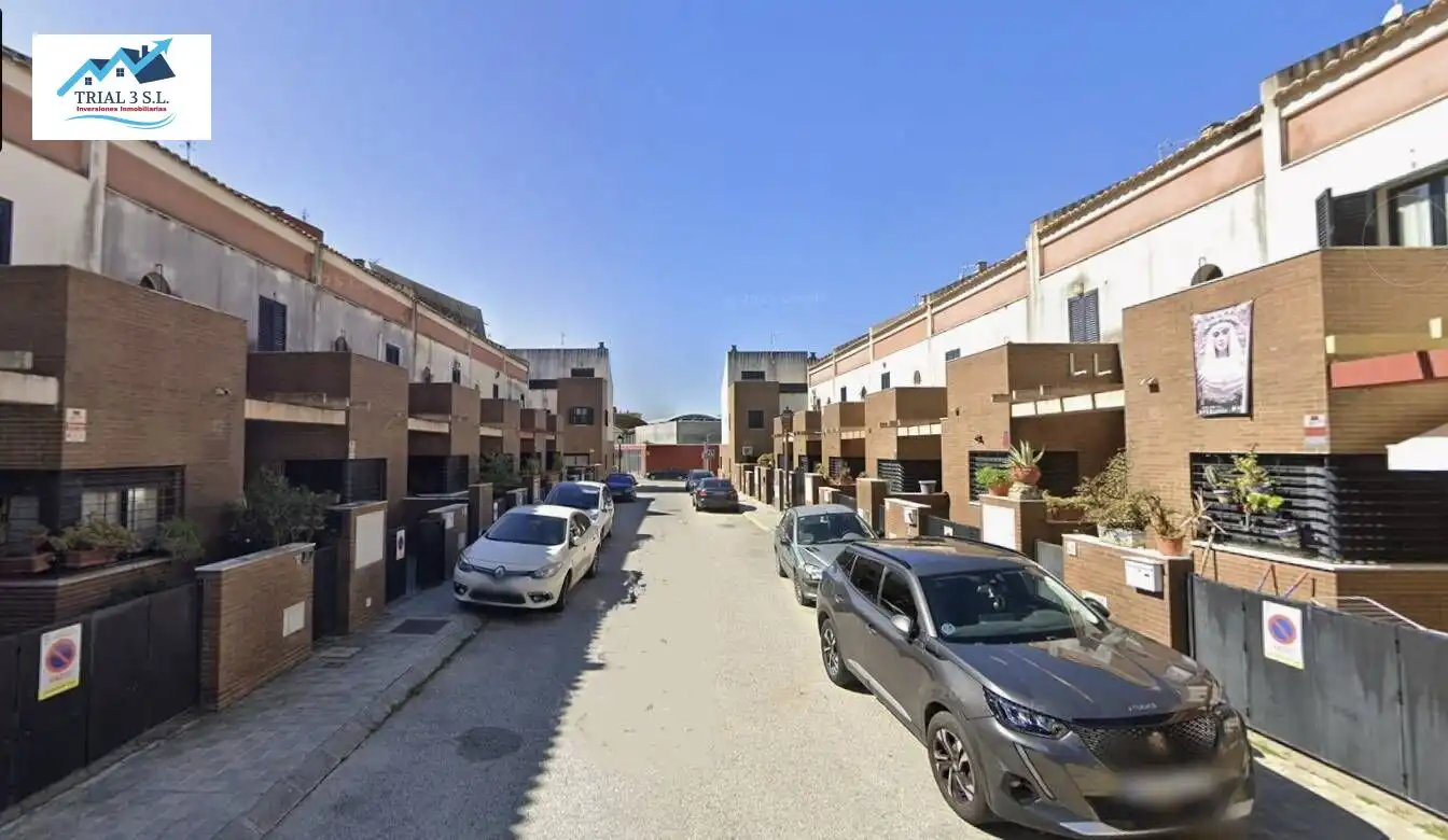 Adossat amb jardí en venda a Calle Progreso