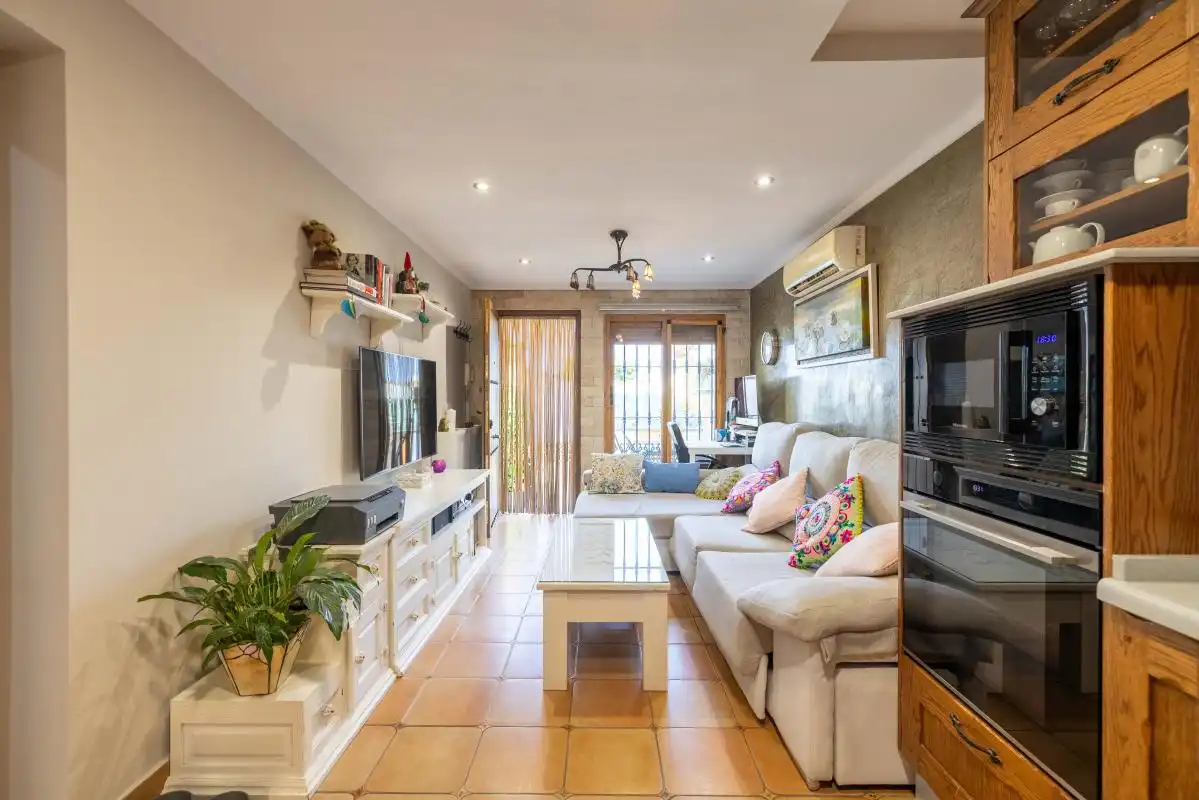 Sala d'estar de Casa o xalet en venda en Torremolinos amb Aire condicionat, Calefacció i Jardí privat