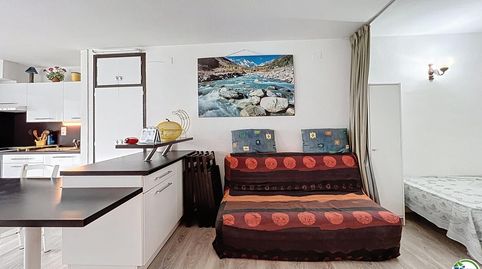 Foto 5 de Apartamento en venta en Calle de Pedro Calderon de la Barca, Salatar, Roses