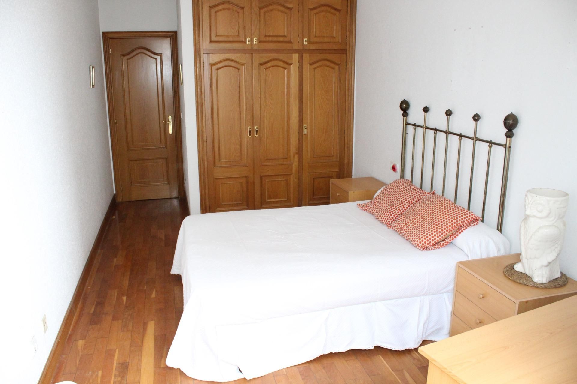 Dormitori de Pis en venda en Donostia - San Sebastián  amb Calefacció i Balcó