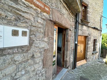Casa rustica con balcone in vendita a Carrer Vilamala 18