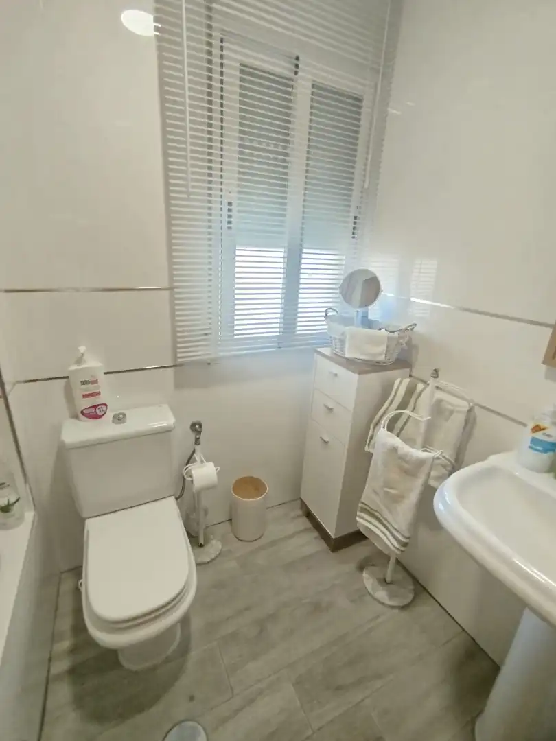 Badezimmer von Dachboden zum Verkauf in Albolote mit Terrasse, Abstellraum und Möbliert