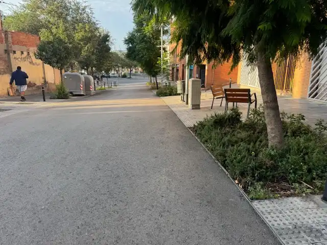 Außenansicht von Garage zum Verkauf in Barcelona mit Alarm