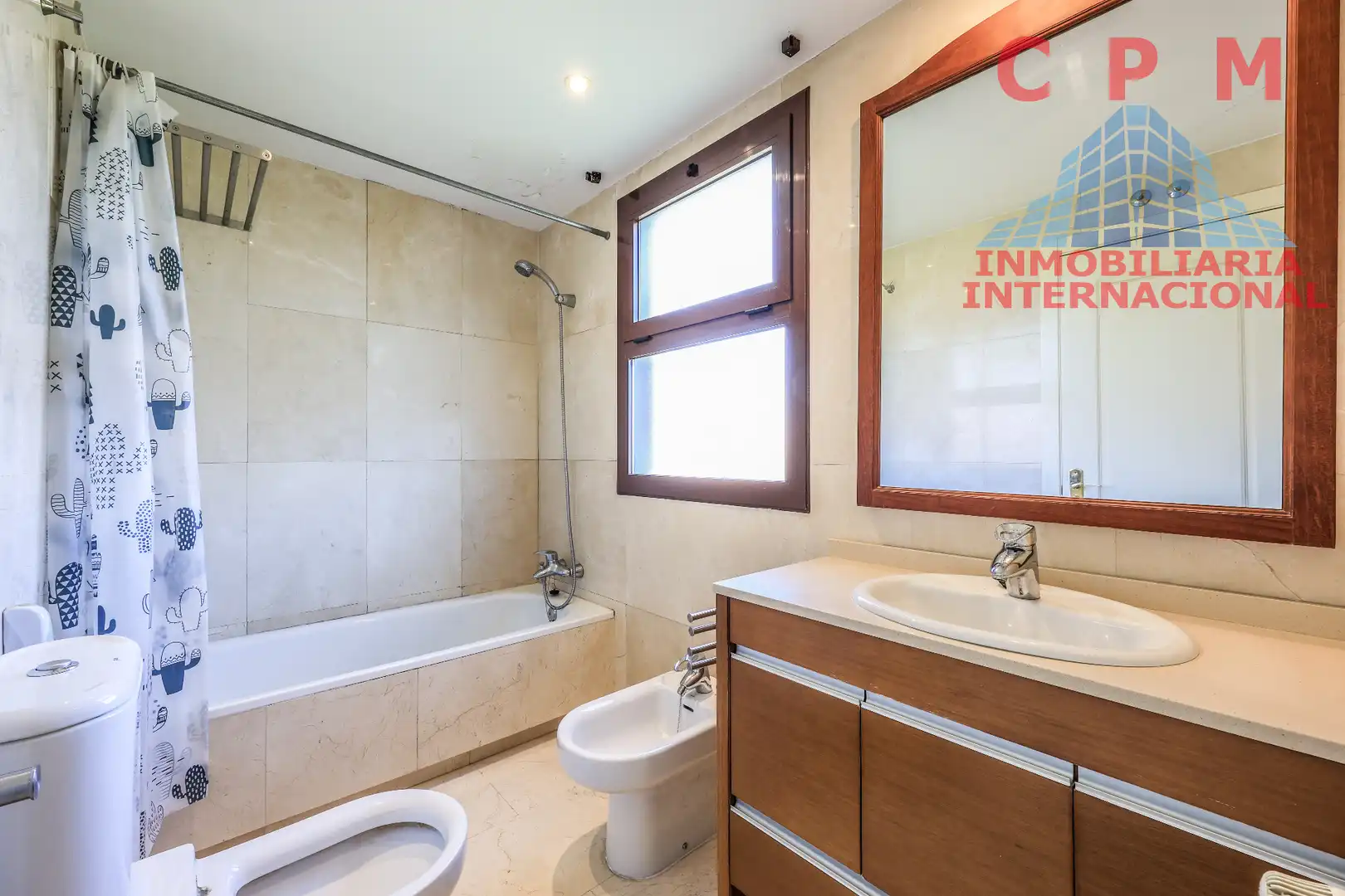 Badezimmer von Wohnung zur Miete in Fuencarral - El Pardo
