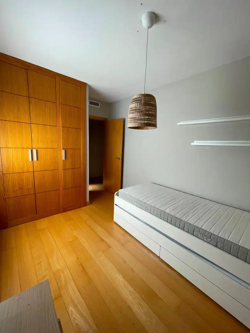 Bedroom of Flat for rent in Pozuelo de Alarcón  with Air Conditioner, Heating and Private garden