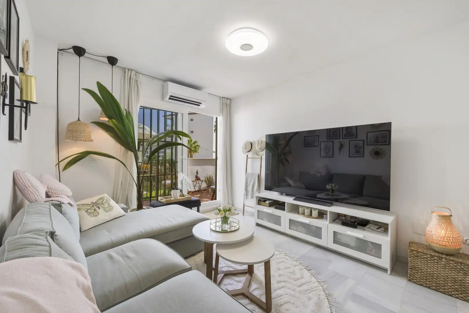 Sala de estar de Ático en venta en Mijas con Aire acondicionado, Terraza y Piscina