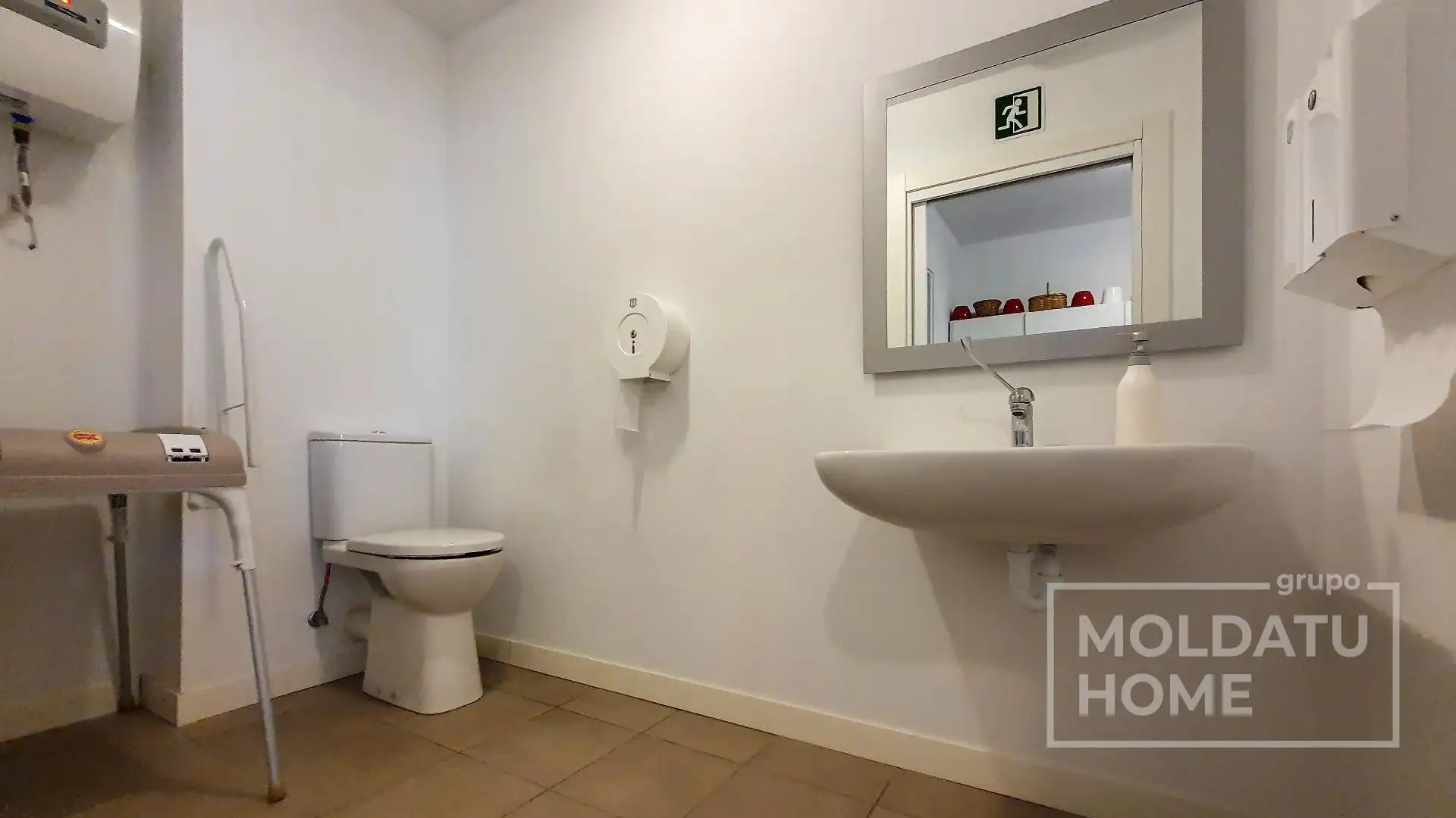 Baño de Local en venta en Irun  con Aire acondicionado