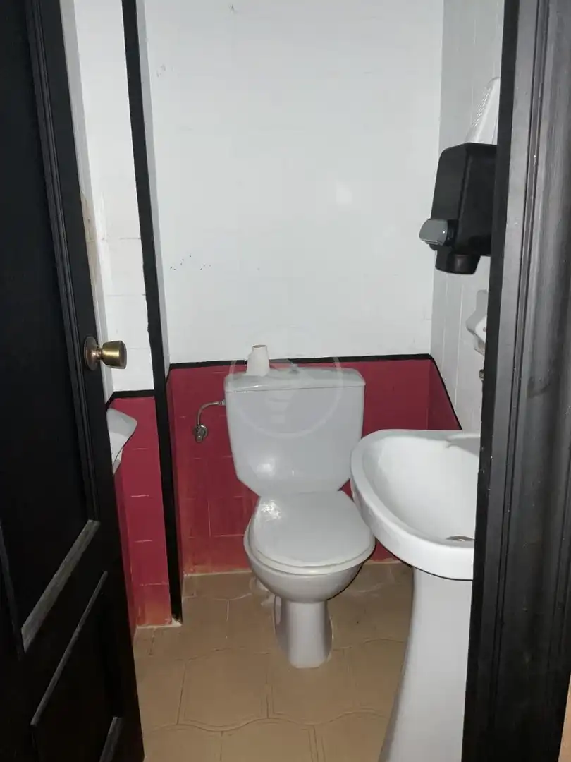 Baño de Local en venta en Linares con Aire acondicionado