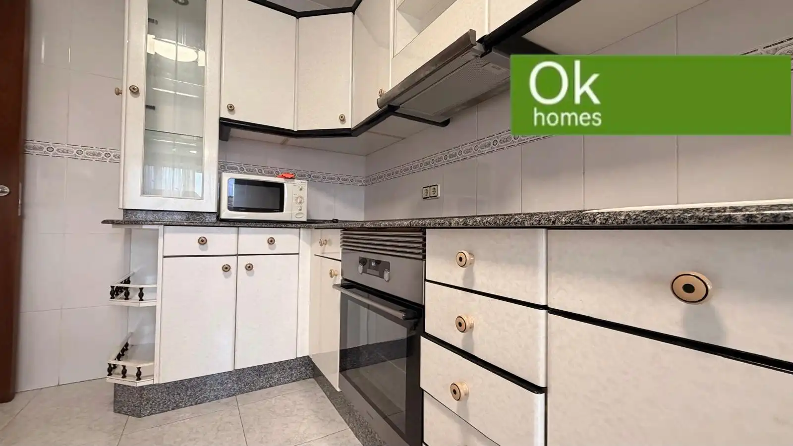 Kitchen of Flat for sale in Arteixo  with Furnished, Oven and Microwave