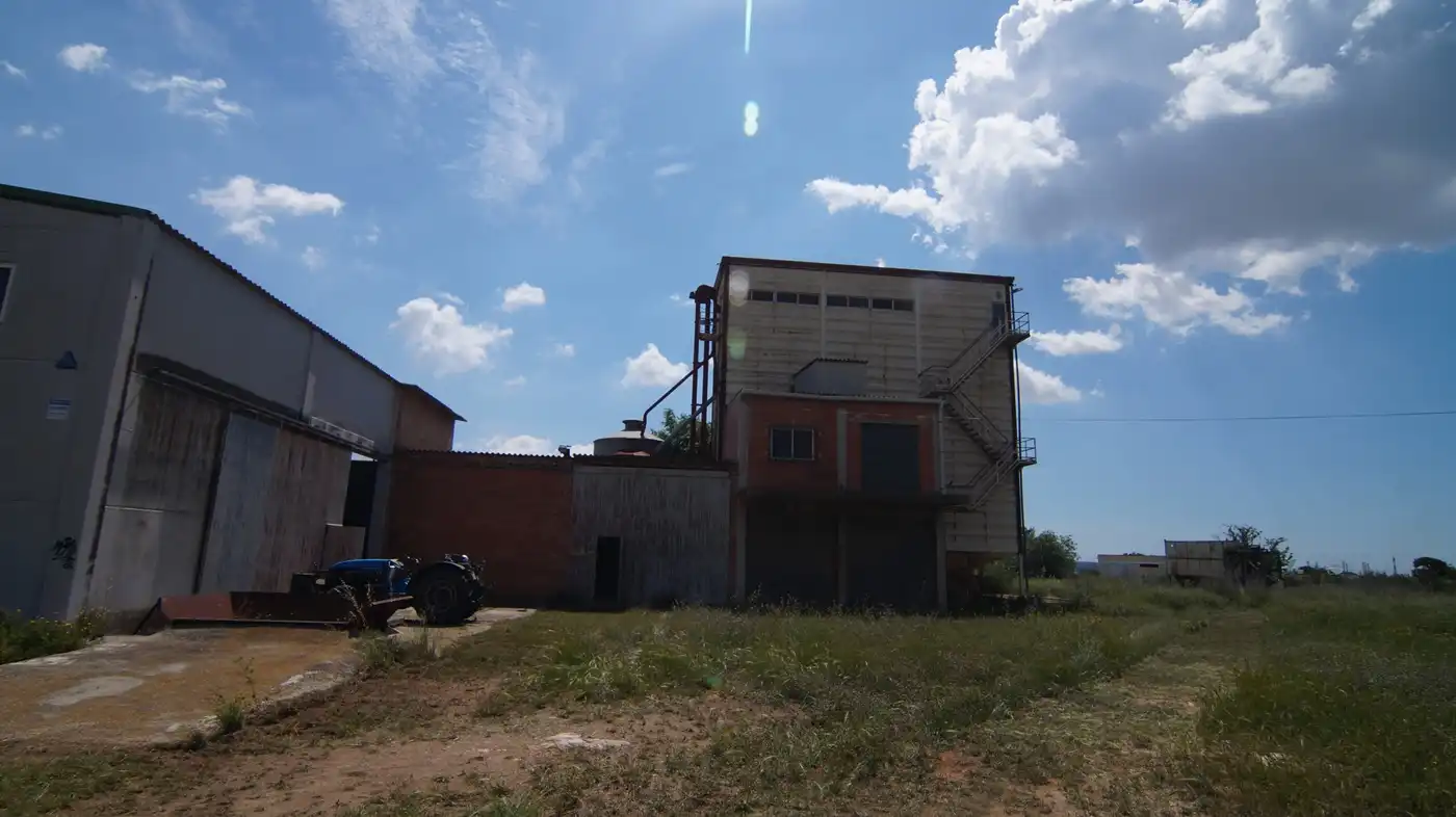 Vista exterior de Nau industrial en venda en Vilallonga del Camp