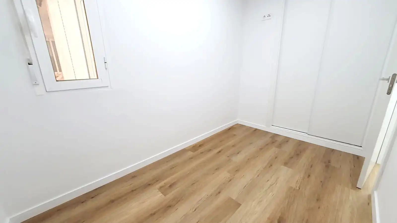 Habitación de Piso en venta en Fuengirola con Aire acondicionado, Parquet y Terraza