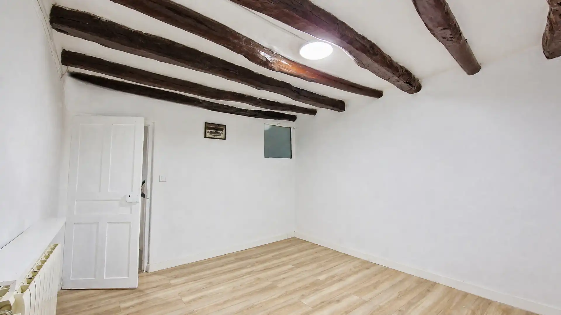 Dormitori de Casa adosada en venda en Alloza amb Calefacció, Parquet i Moblat