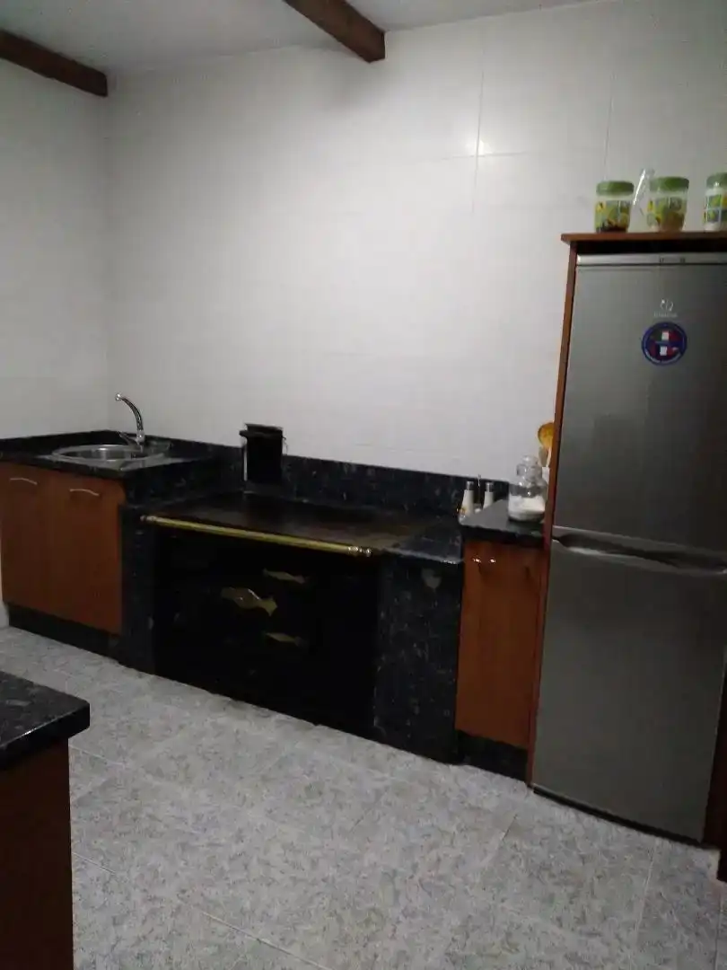 Cuina de Casa o xalet en venda en Villagatón amb Jardí privat, Traster i Moblat