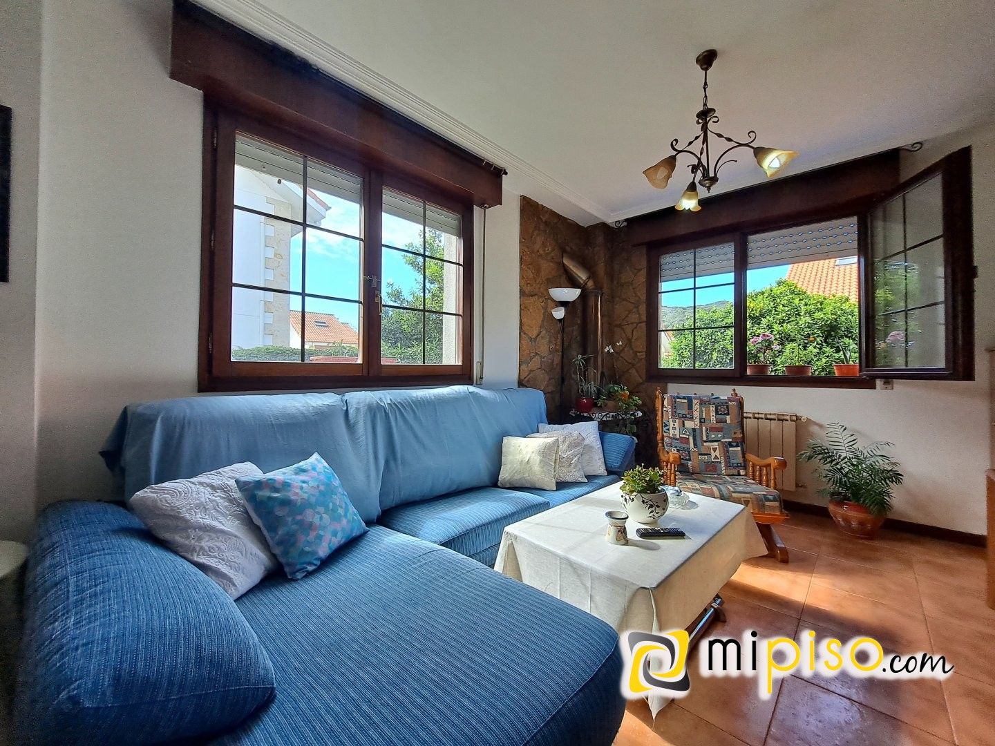 Sala d'estar de Casa o xalet en venda en Argoños  amb Calefacció