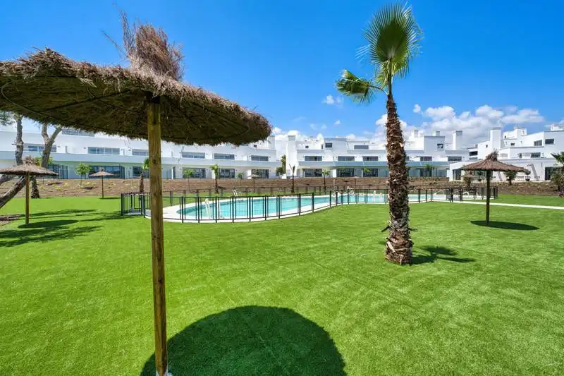 Jardín de Apartamento de alquiler en Estepona con Aire acondicionado, Calefacción y Terraza