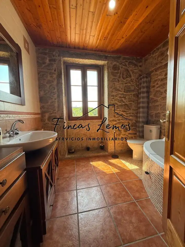 Baño de Casa o chalet en venta en Vimianzo con Calefacción, Jardín privado y Terraza