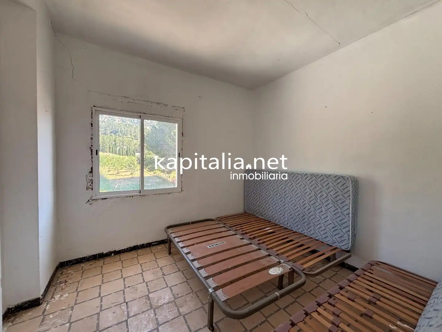 Dormitori de Finca rústica en venda en Quatretondeta amb Jardí privat