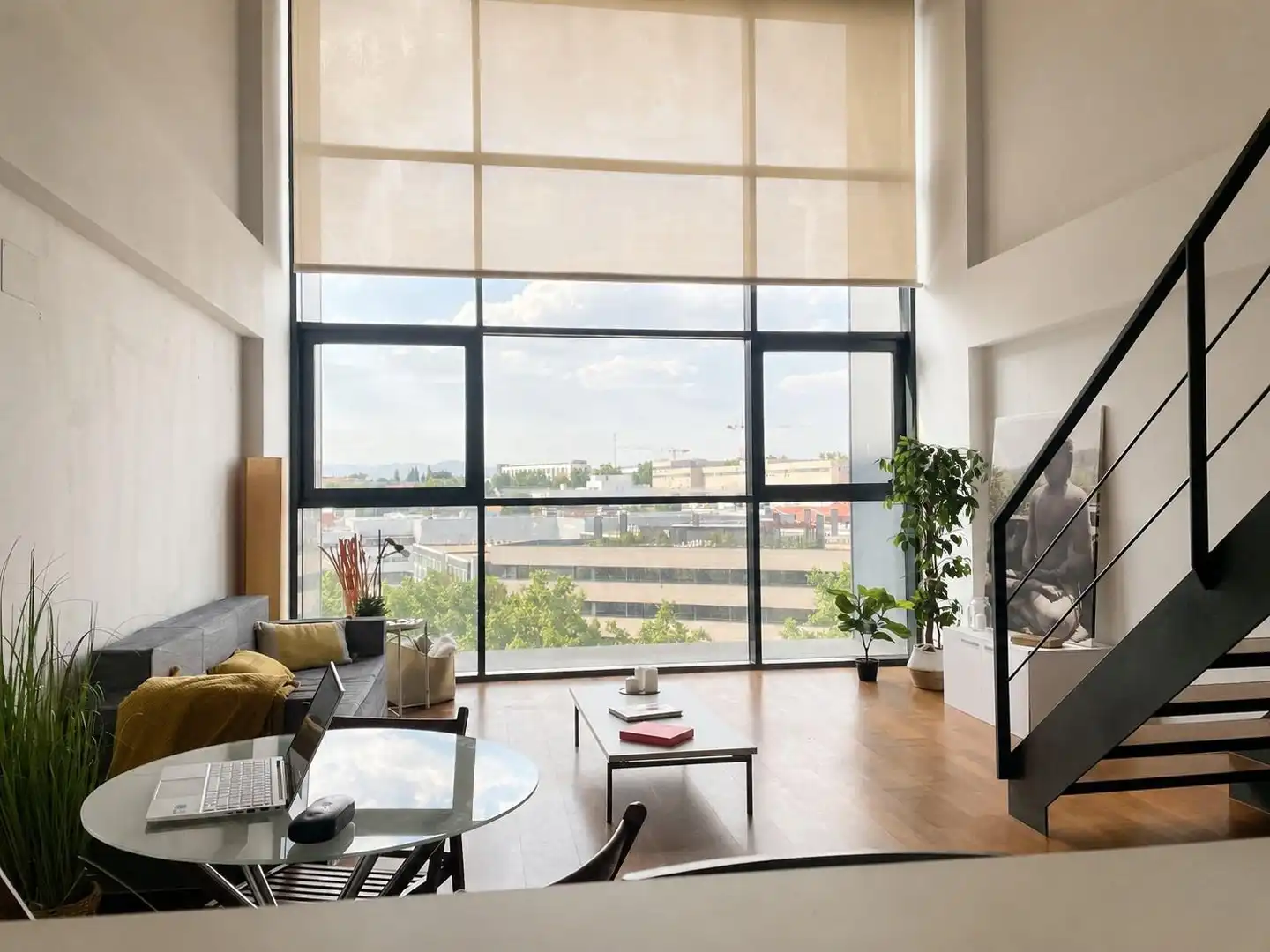 Sala de estar de Dúplex en venta en San Sebastián de los Reyes con Aire acondicionado, Calefacción y Piscina comunitaria