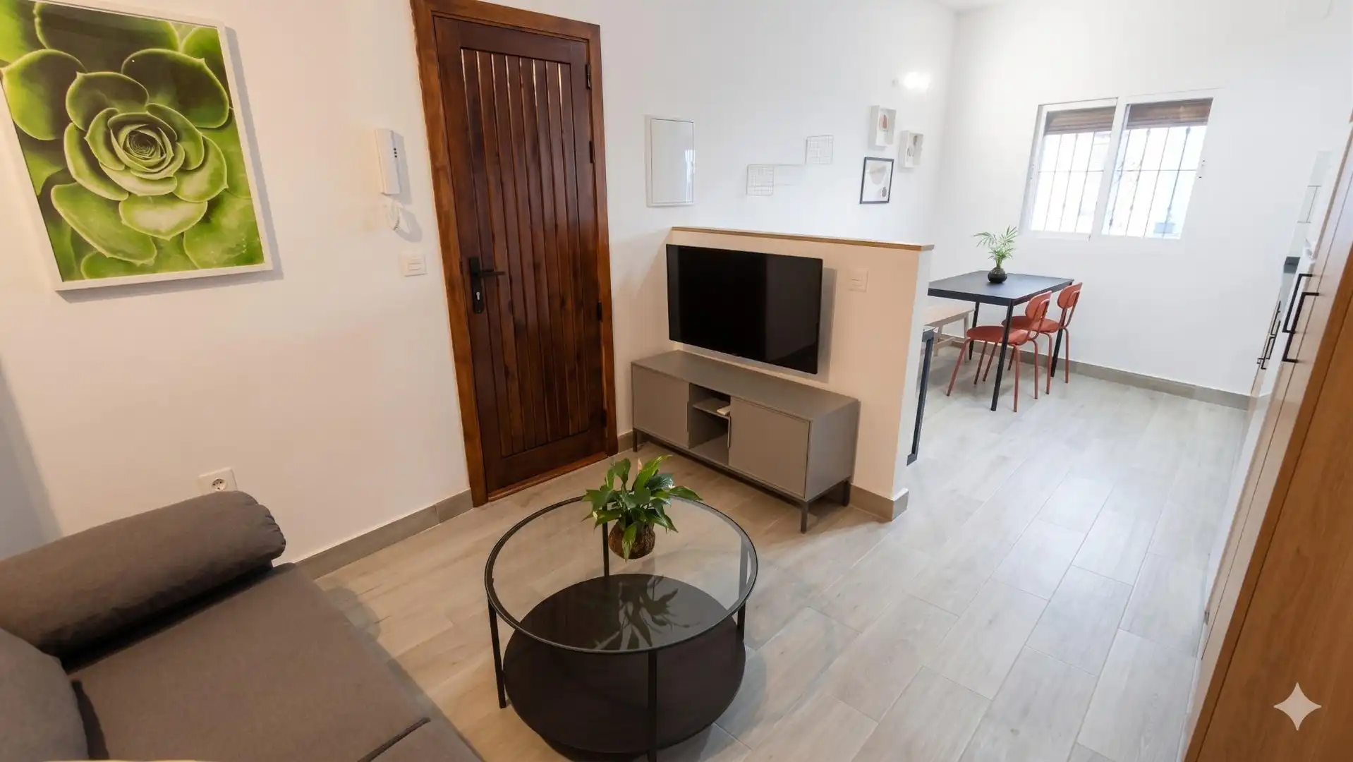 Sala d'estar de Pis de lloguer en  Granada Capital amb Aire condicionat, Jardí privat i Moblat