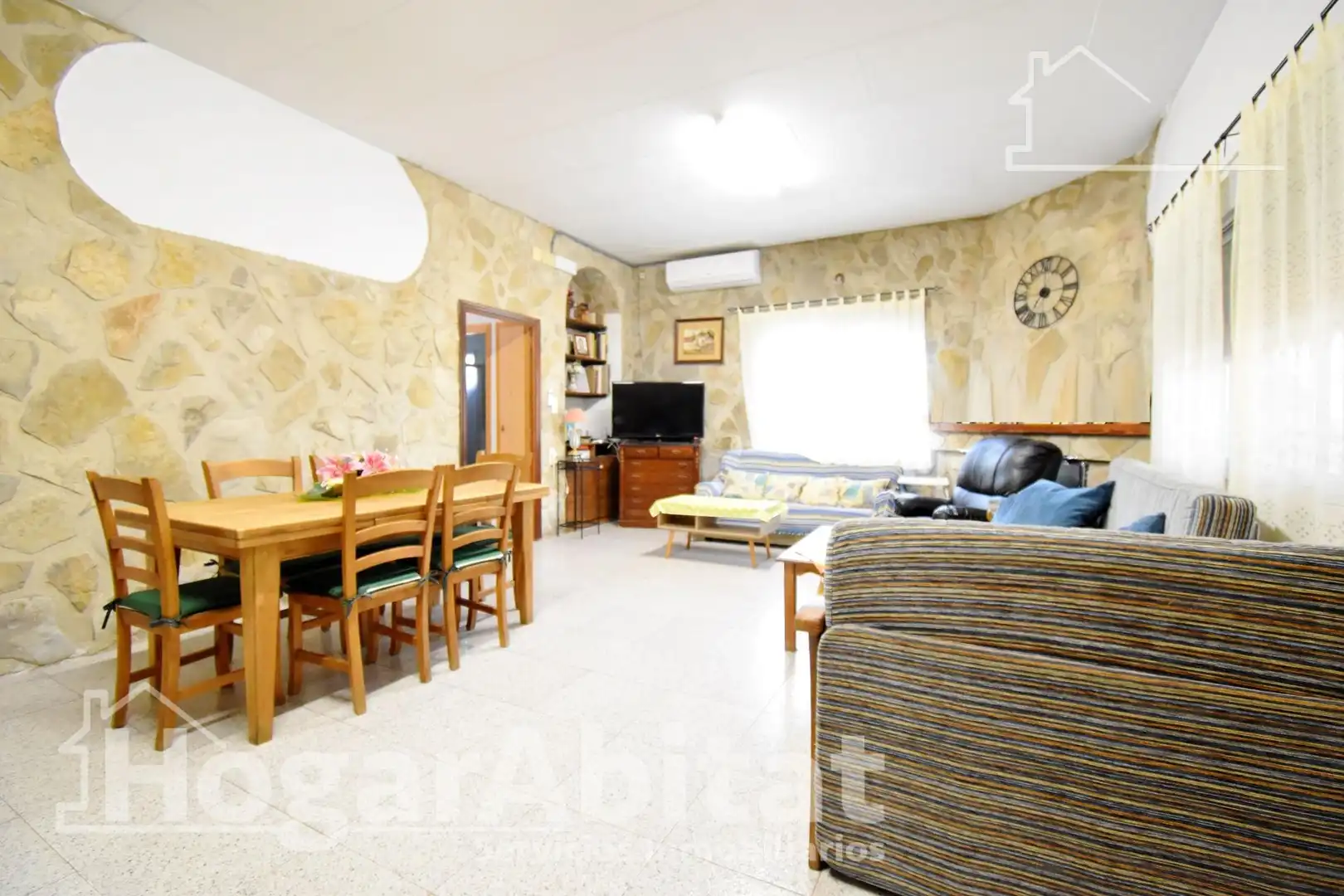 Sala de estar de Casa o chalet en venta en Simat de la Valldigna con Aire acondicionado, Calefacción y Jardín privado