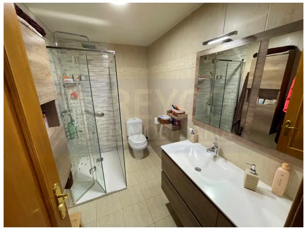 Badezimmer von Wohnung zum Verkauf in  Logroño mit Balkon