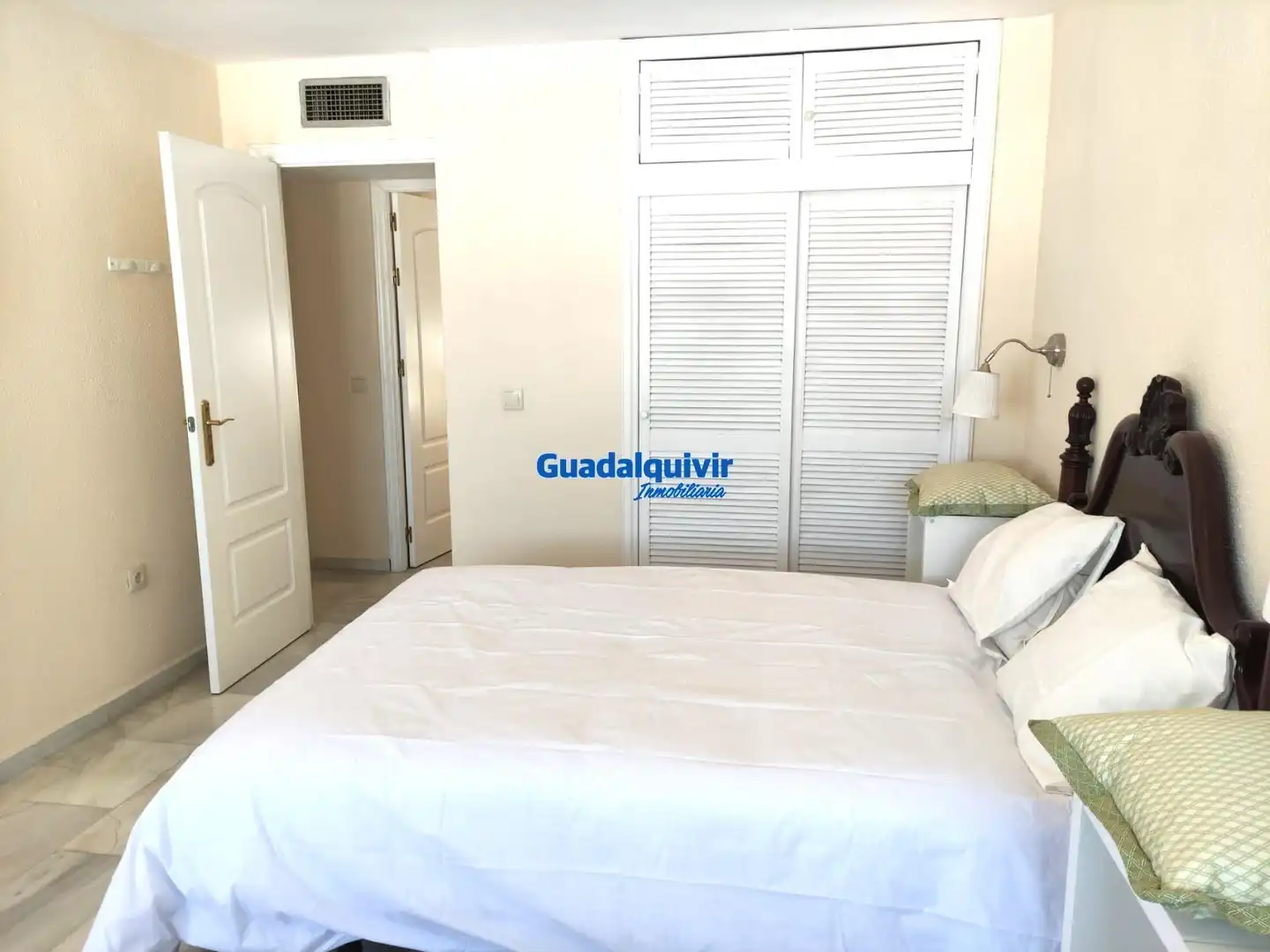 Bedroom of Flat for rent in Sevilla  with Air Conditioner, Furnished and Community pool