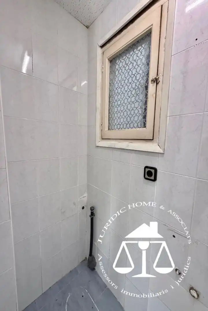 Bany de Pis en venda en Barcelona amb Calefacció i Terrassa
